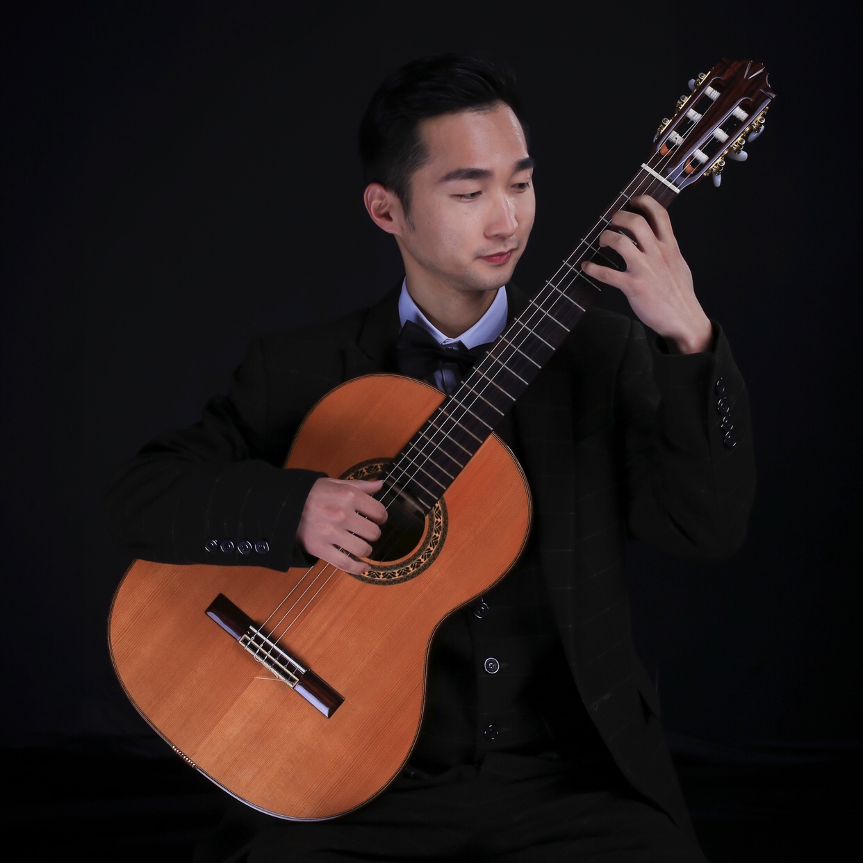 王传龙，古典吉他教师、古典吉他演奏者